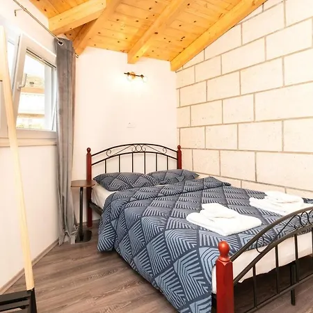Casa De Hijos - Spacious 5 Apartament Cavtat